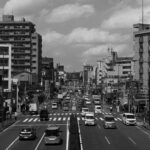 作家の記憶を呼び起こすカメラ、PENTAX K-3 Mark III Monochromeで変わりゆく都市風景を写す