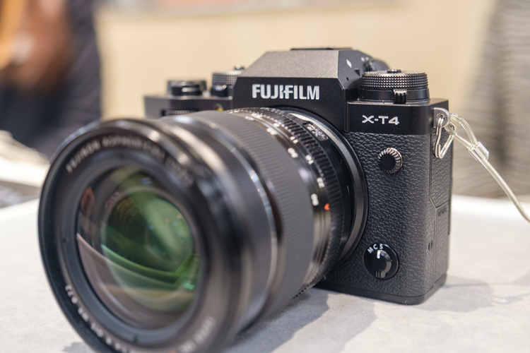 富士フイルム X-T4 レビュー｜ボディ内手ブレ補正など新機能満載！