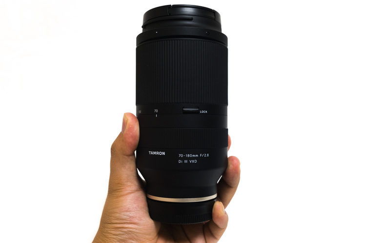 タムロン 70-180mm F/2.8 Di III VXD レビュー｜望遠に機動力という革新を。