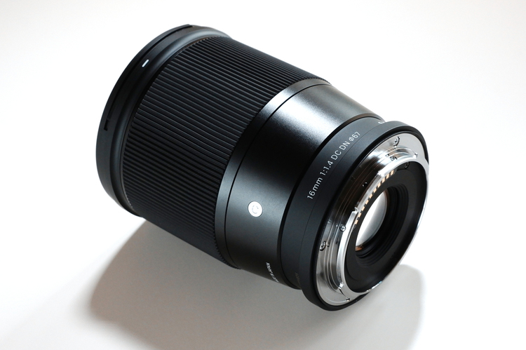 SIGMA 16mm F14 DC DN  Contemporaryのレンズ画像.jpg